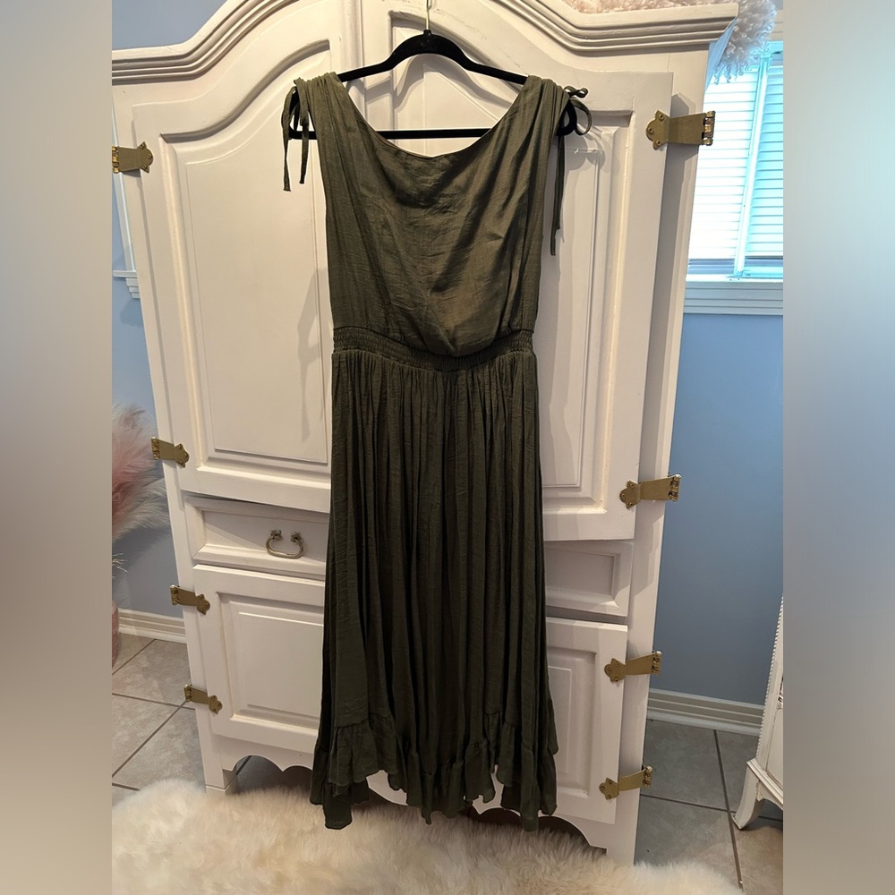 Mia Joy green maxi dress size medium